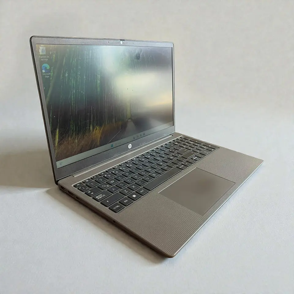 HP 255 G10 / Ryzen 7 7730U / 16GB RAM / 512GB SSD / Pantalla 15,6 HD 6