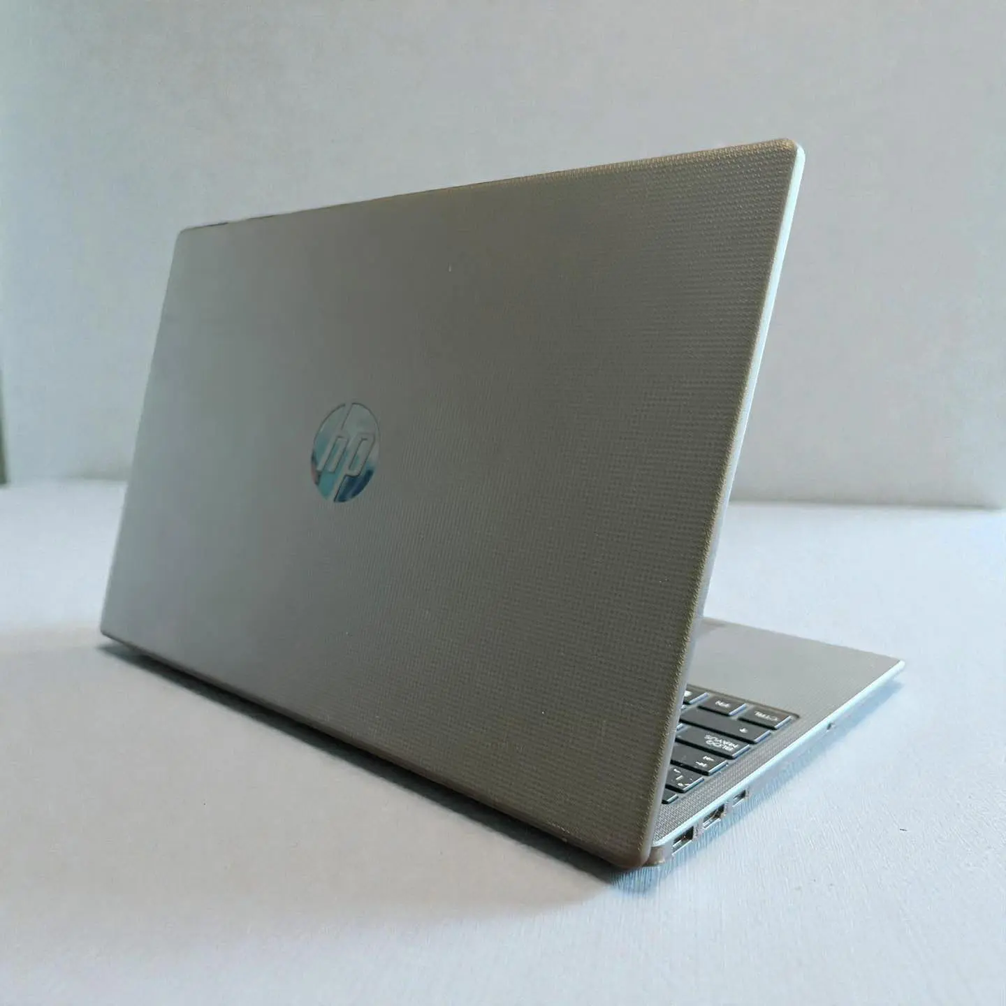 HP 255 G10 / Ryzen 7 7730U / 16GB RAM / 512GB SSD / Pantalla 15,6 HD 7