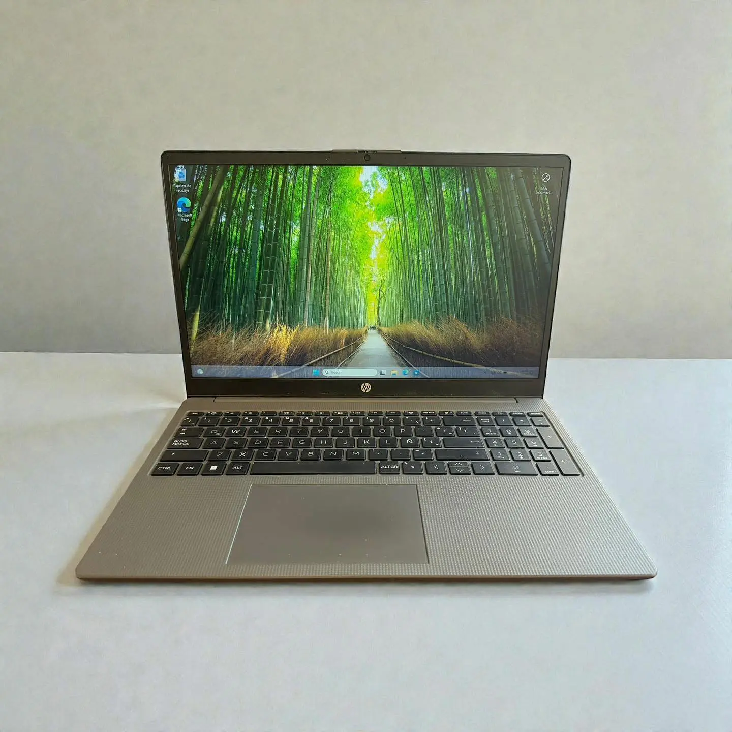 HP 255 G10 / Ryzen 7 7730U / 16GB RAM / 512GB SSD / Pantalla 15,6 HD 8