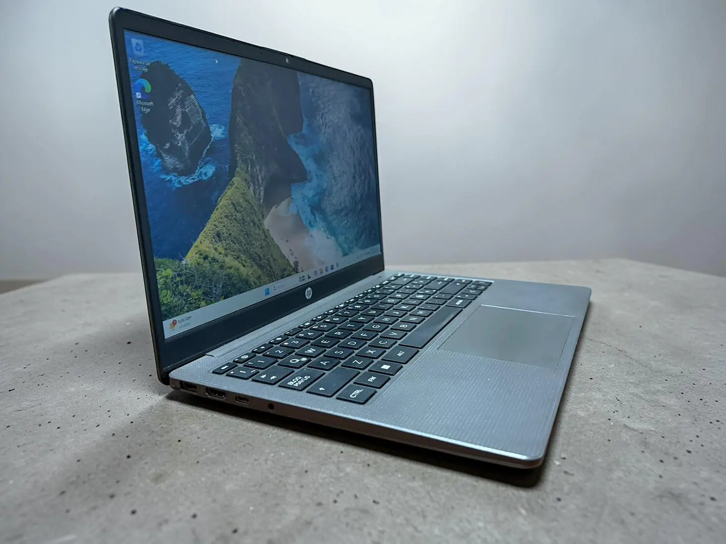 HP 245 G10 / Ryzen 7 7730U / 16GB RAM / 512GB SSD / Pantalla 14 HD 5