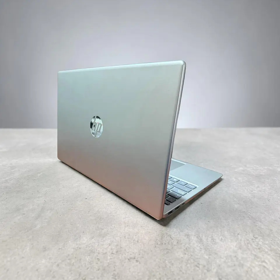 HP 15 fd0048la / i5-1235U / 512GB SSD / 8GB RAM / Pantalla 15,6 HD 2