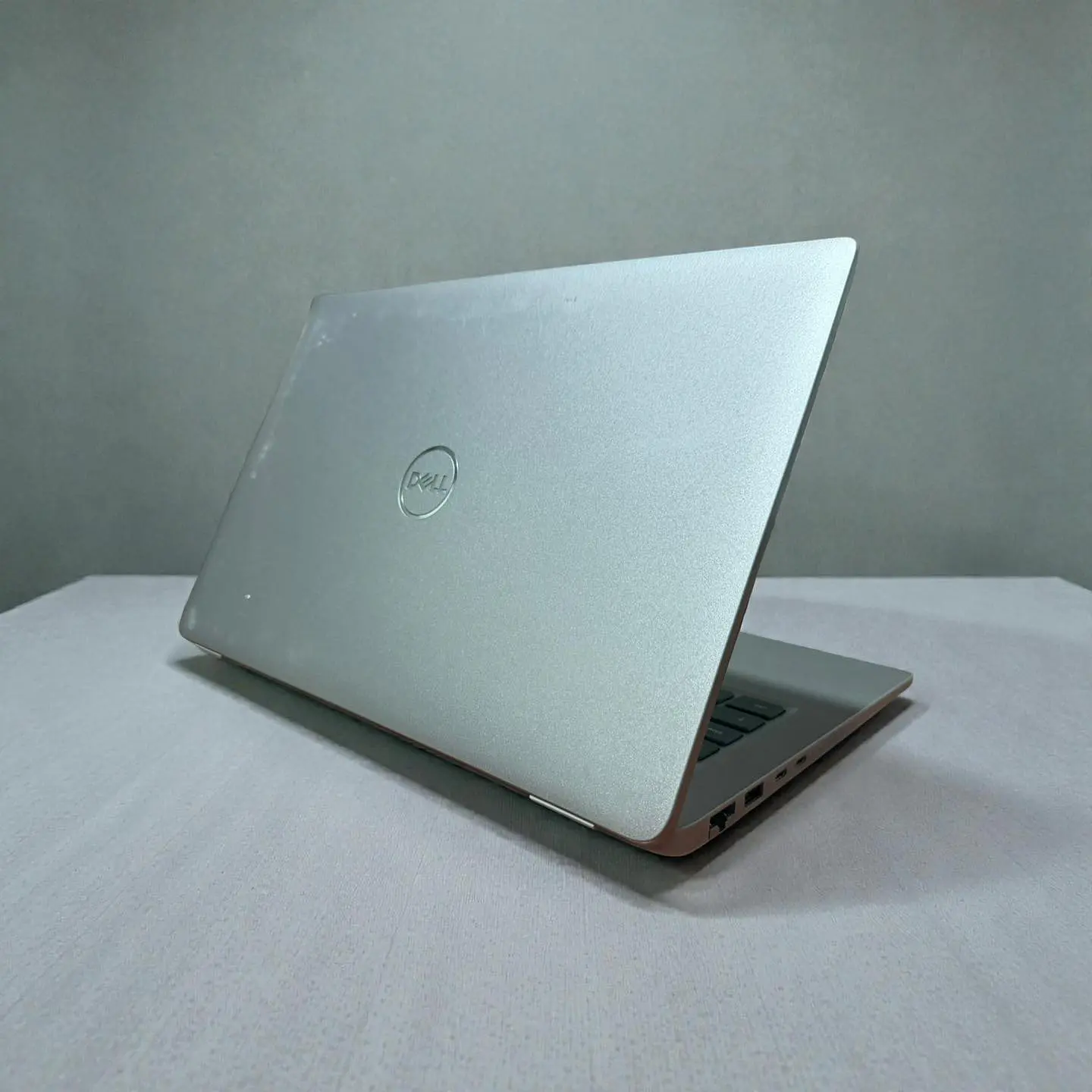 Dell latitude 5450 / Ultra 5 125U / 16GB RAM / 512GB SSD / Pantalla 14 FHD 8
