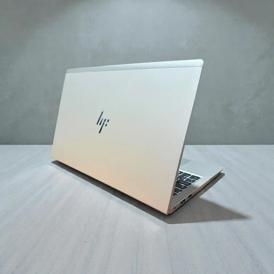 HP Elitebook 650 G9 / i7-1270P / 32GB RAM / 512GB SSD / Pantalla 15,6 FHD 2