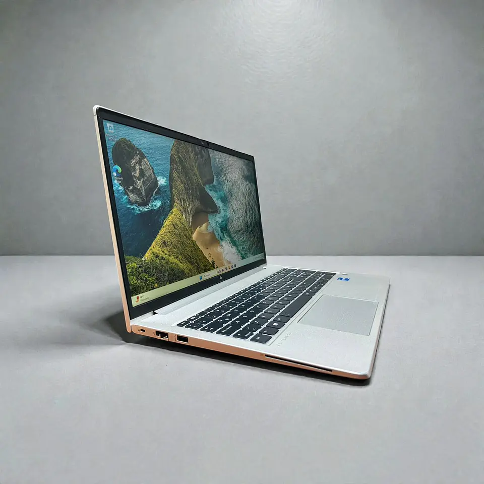 HP Elitebook 650 G9 / i7-1270P / 32GB RAM / 512GB SSD / Pantalla 15,6 FHD 3