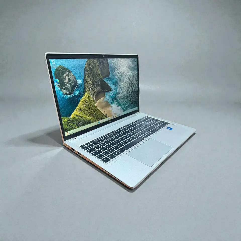 HP Elitebook 650 G9 / i7-1270P / 32GB RAM / 512GB SSD / Pantalla 15,6 FHD 5