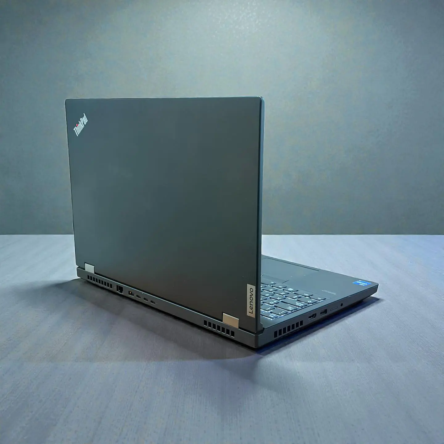 Lenovo Thinkpad T15g Gen 2 / i7-11800H / Nvidia RTX 3080 (16GB) / 24GB RAM / 512GB SSD 2