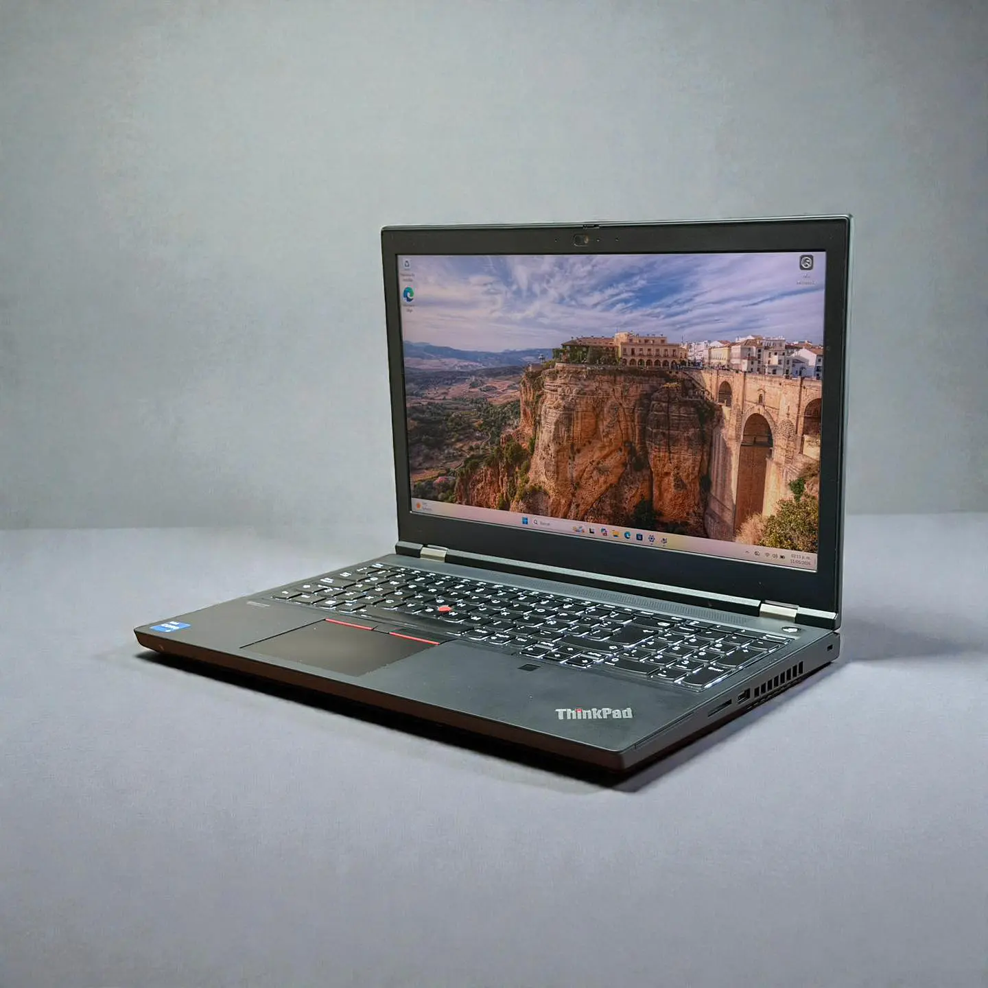 Lenovo Thinkpad T15g Gen 2 / i7-11800H / Nvidia RTX 3080 (16GB) / 24GB RAM / 512GB SSD 3