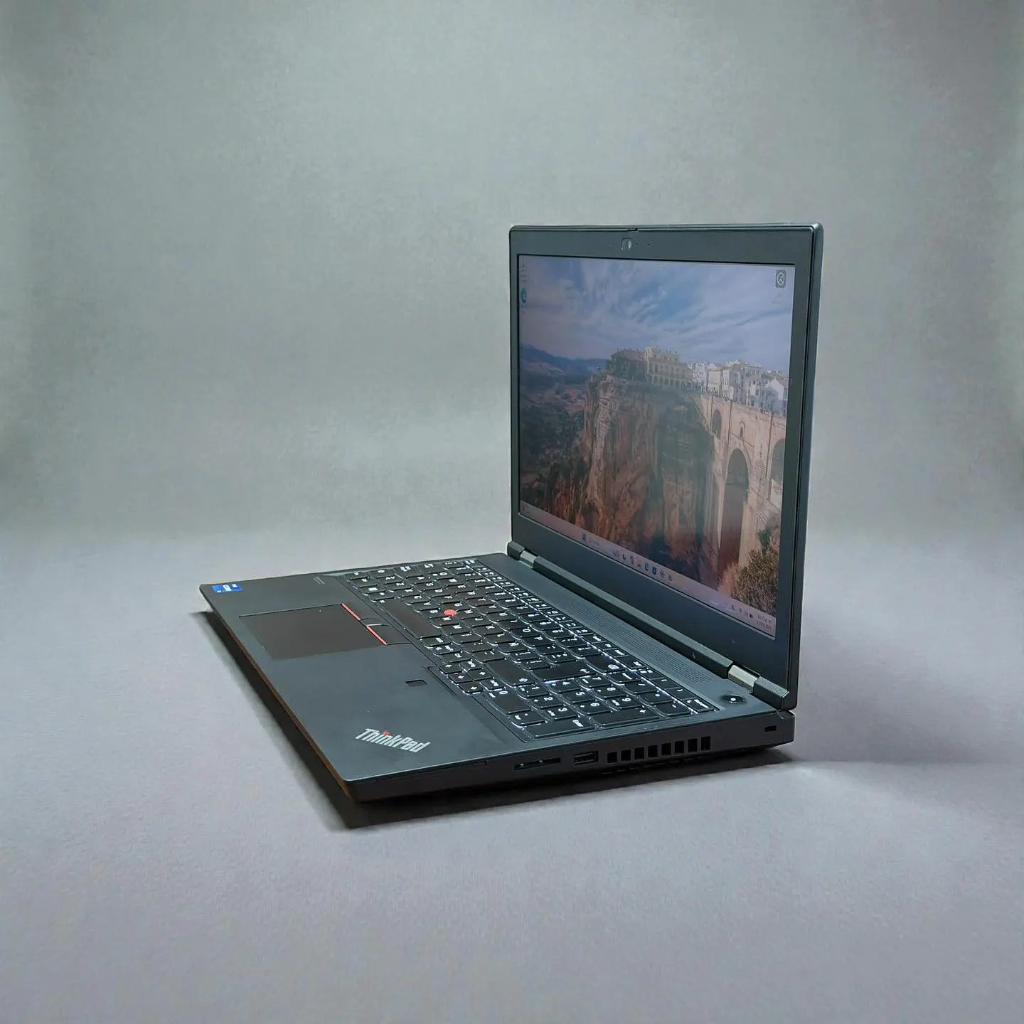 Lenovo Thinkpad T15g Gen 2 / i7-11800H / Nvidia RTX 3080 (16GB) / 24GB RAM / 512GB SSD 8