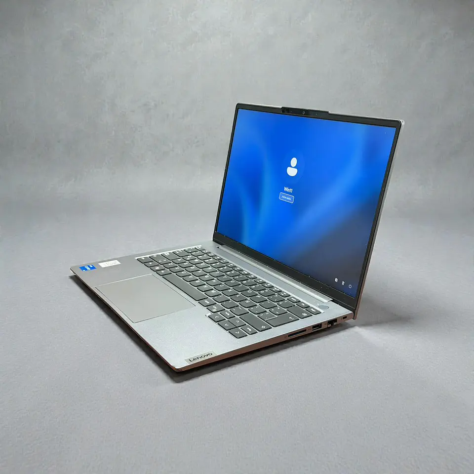 Lenovo Thinkbook 14 G6 / i5-13420H / 16GB RAM / 512GB SSD / Pantalla 14 FHD 8