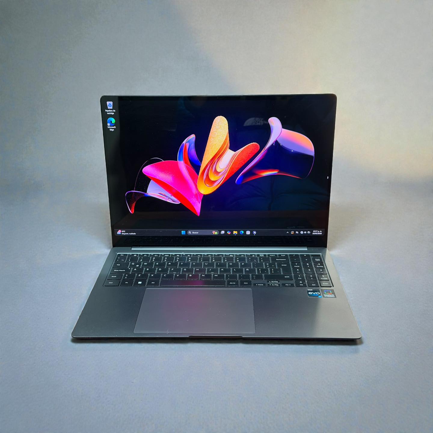 Samsung Galaxy Book4 Silver Core I7-13va | 16GB RAM | 512GB SSD [NP750XGJ-KS2CL-MOD] - Excelente Estado