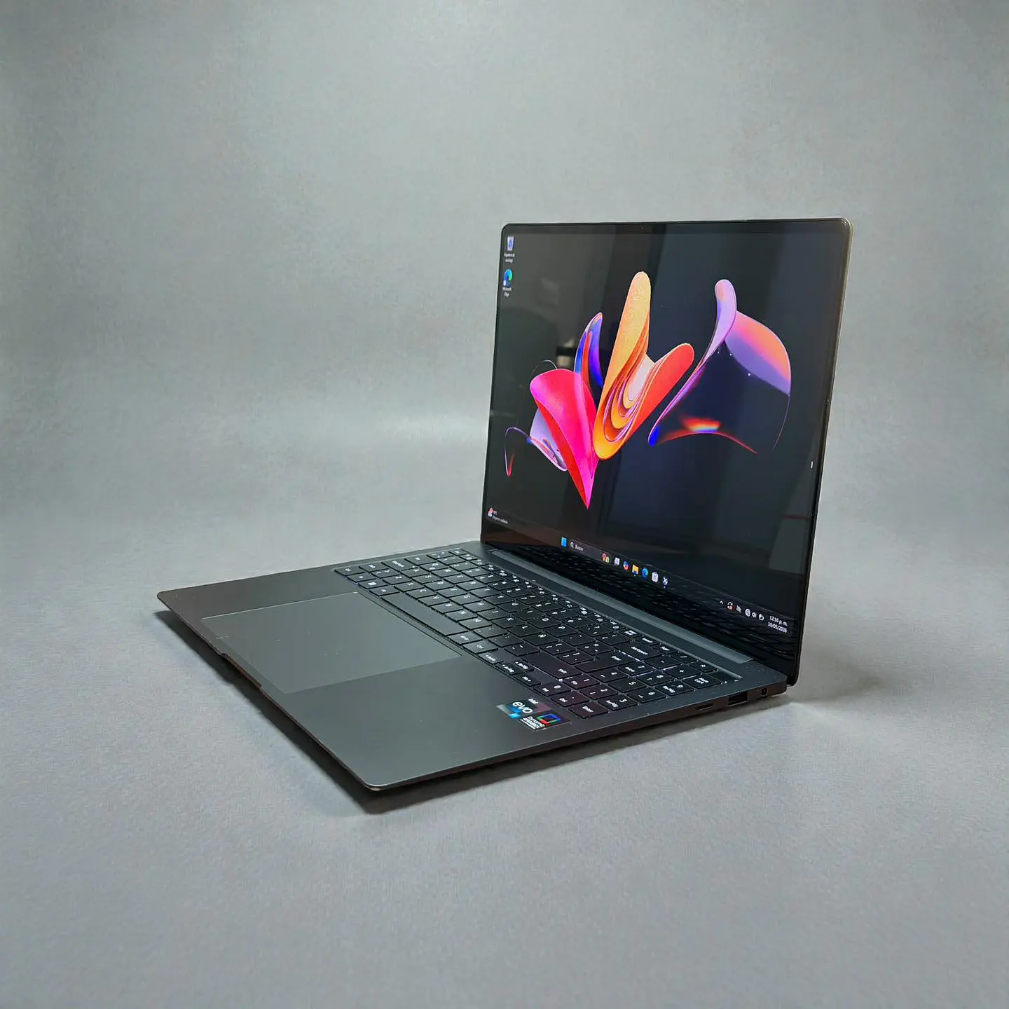 Samsung NP960XFG / i7-1360P / 16GB RAM / 512GB SSD / Pantalla 16 Amoled 3K 3