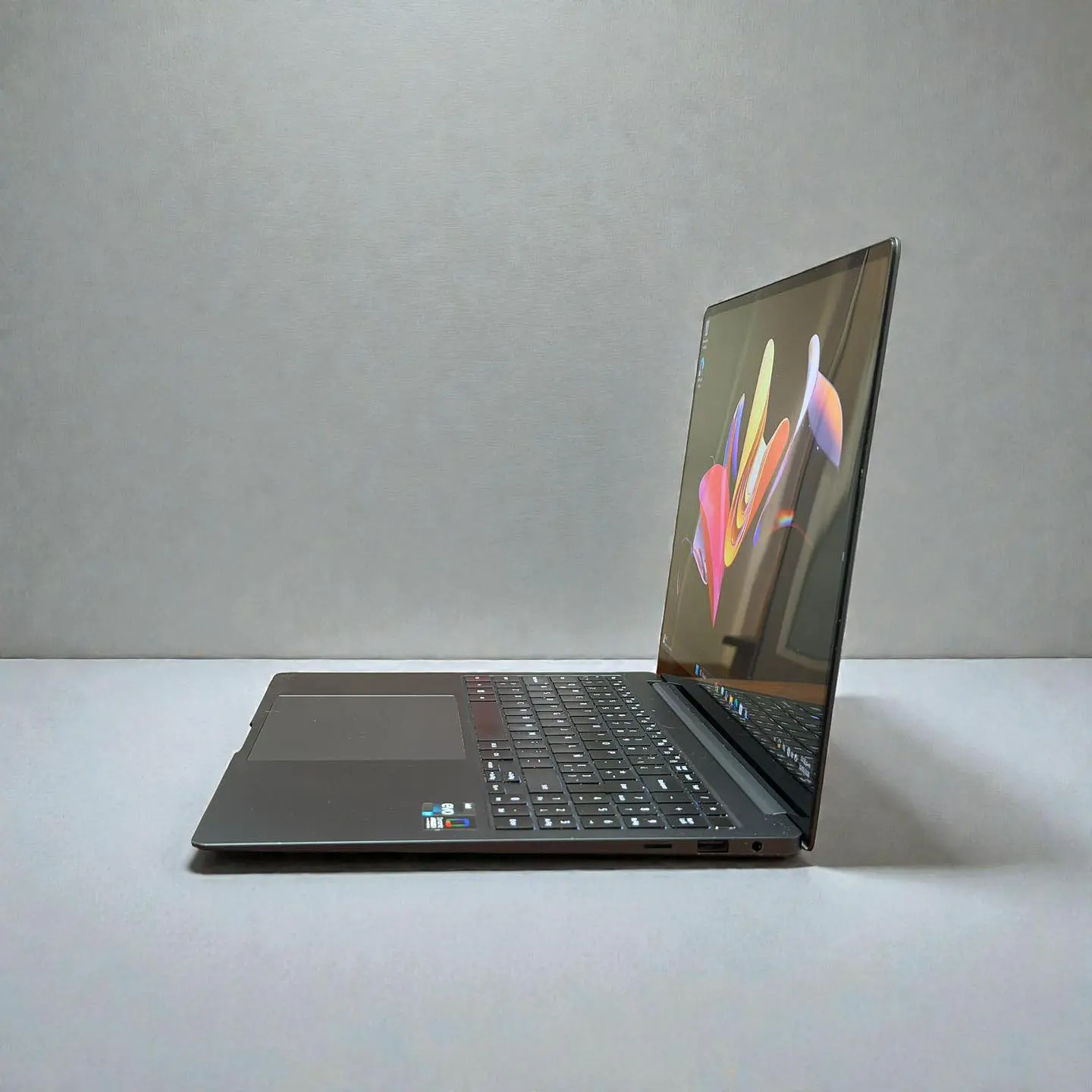 Samsung NP960XFG / i7-1360P / 16GB RAM / 512GB SSD / Pantalla 16 Amoled 3K 5