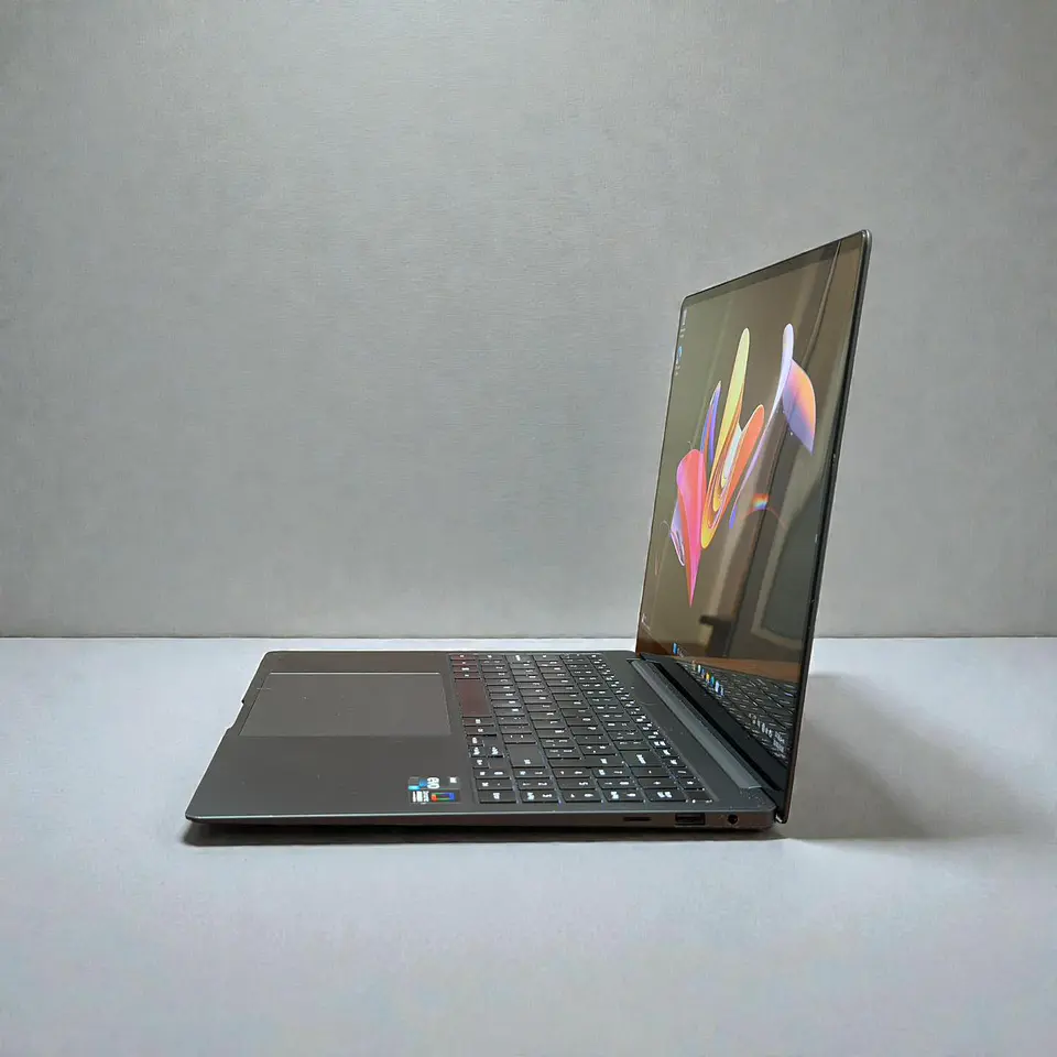 Samsung NP960XFG / i7-1360P / 16GB RAM / 512GB SSD / Pantalla 16 Amoled 3K 5