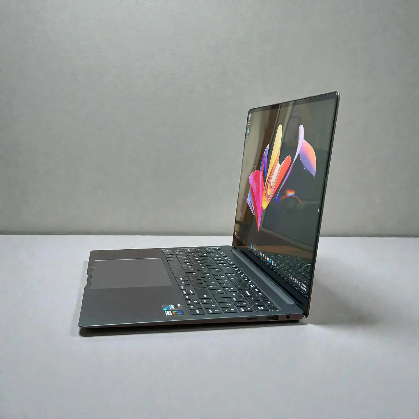 Samsung NP960XFG / i7-1360P / 16GB RAM / 512GB SSD / Pantalla 16 Amoled 3K 7