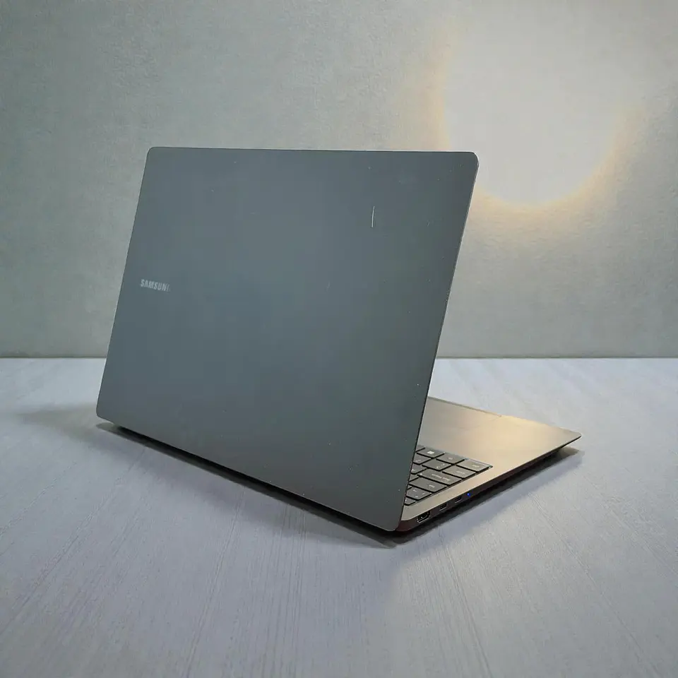 Samsung NP960XFG / i7-1360P / 16GB RAM / 512GB SSD / Pantalla 16 Amoled 3K 8