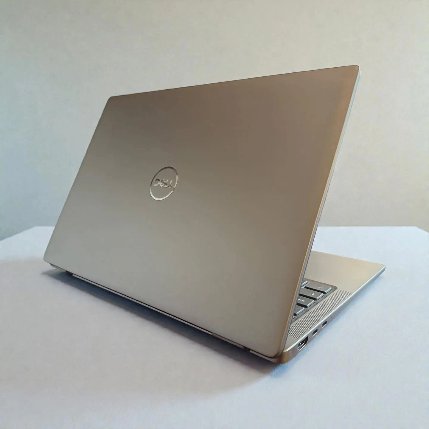 Dell latitude 7450 / Ultra 5 135U / Pantalla 14 FHD / 16GB RAM / 512GB SSD 2