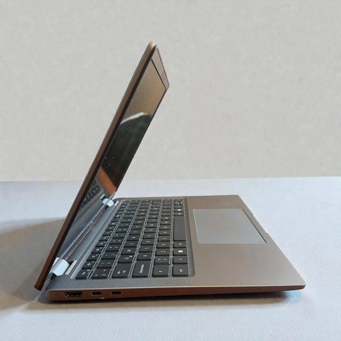 Dell latitude 7450 / Ultra 5 135U / Pantalla 14 FHD / 16GB RAM / 512GB SSD 3