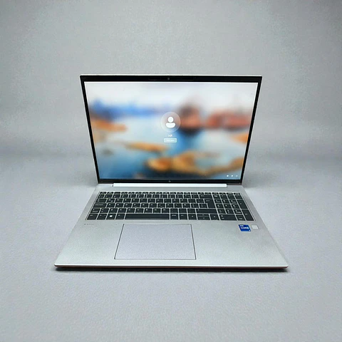 HP Zbook Firefly 16 G9 / i7-1260P / 32GB RAM / 512GB SSD / Pantalla 16 FHD