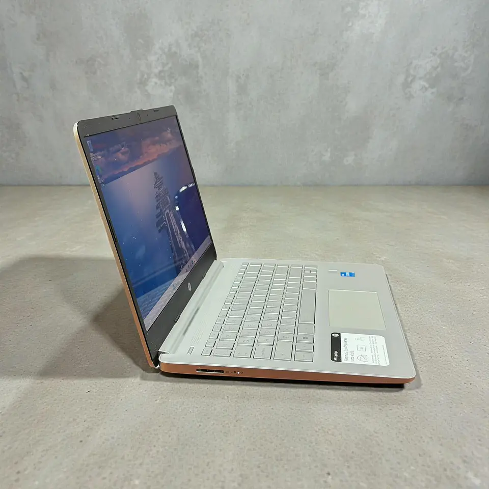 HP 14 DQ / i3-1115G4 / 8GB RAM / 256GB SSD / Pantalla 14 HD 4