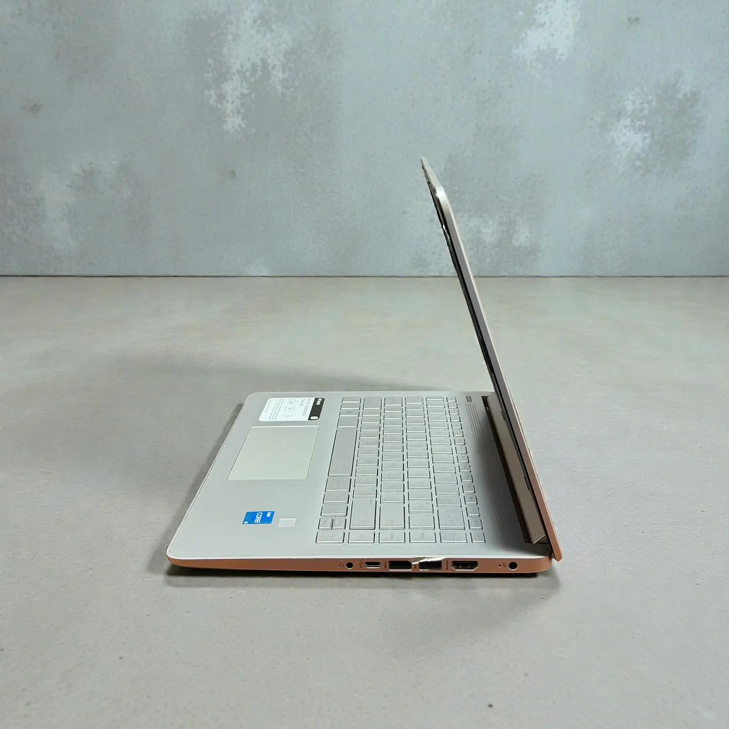 HP 14 DQ / i3-1115G4 / 8GB RAM / 256GB SSD / Pantalla 14 HD 5