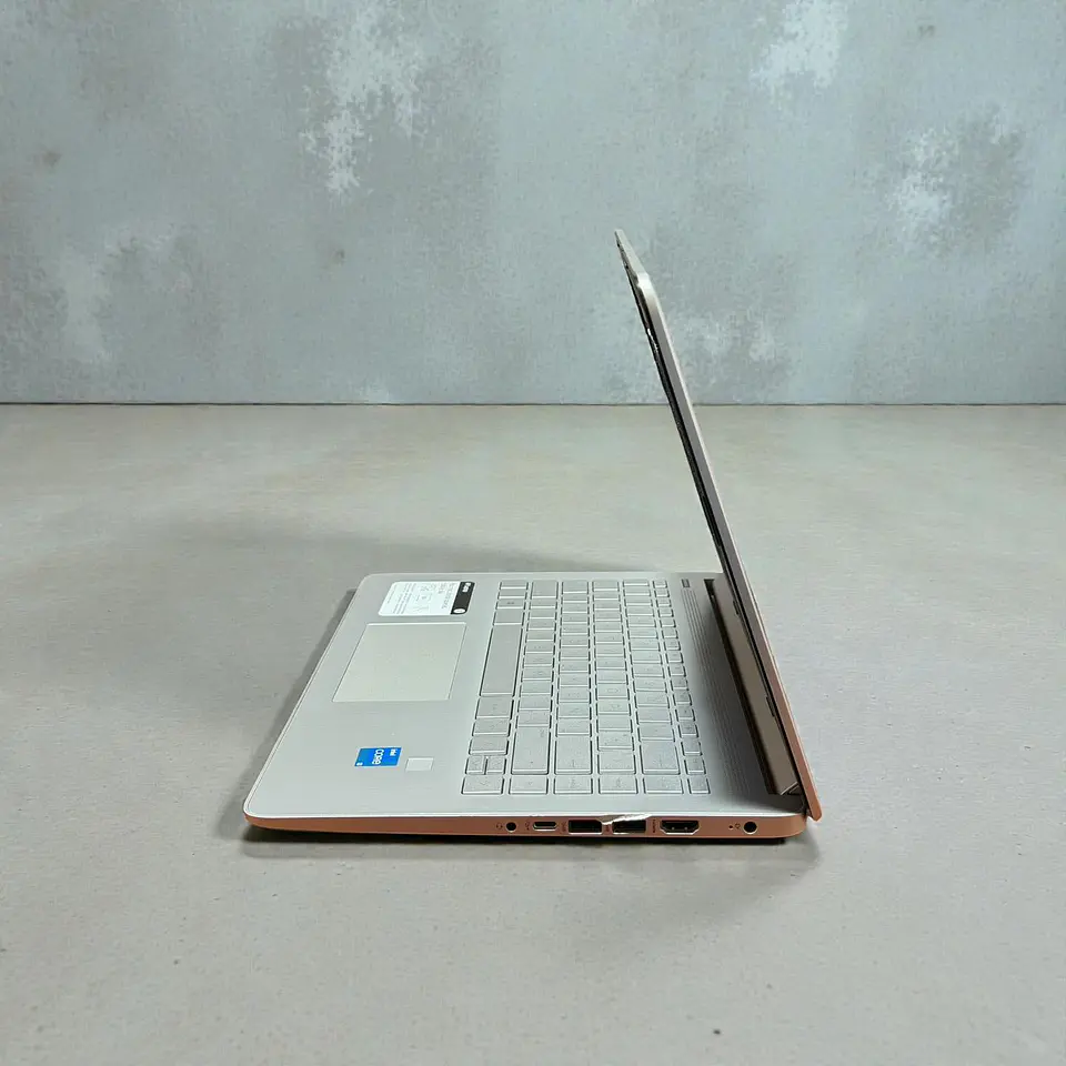 HP 14 DQ / i3-1115G4 / 8GB RAM / 256GB SSD / Pantalla 14 HD 5