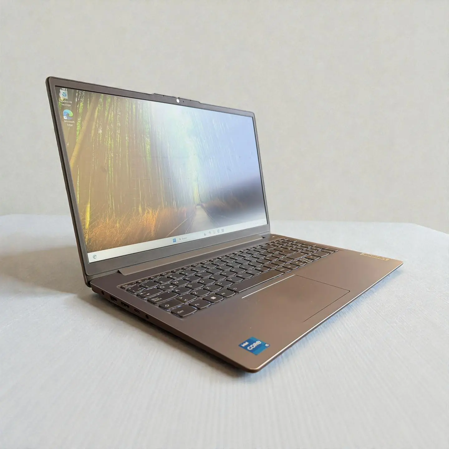 Lenovo Ideapad Slim 3 / i5-12450H / 512GB SSD / Pantalla 15,6 Full HD / 8GB RAM 3