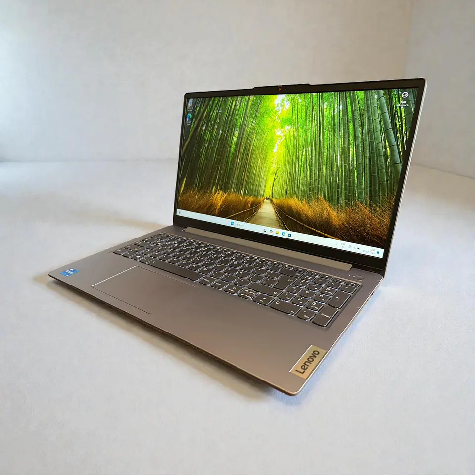 Lenovo Ideapad Slim 3 / i5-12450H / 512GB SSD / Pantalla 15,6 Full HD / 8GB RAM 5