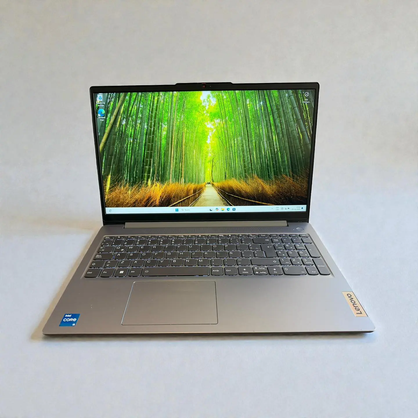 Lenovo Ideapad Slim 3 / i5-12450H / 512GB SSD / Pantalla 15,6 Full HD / 8GB RAM 7