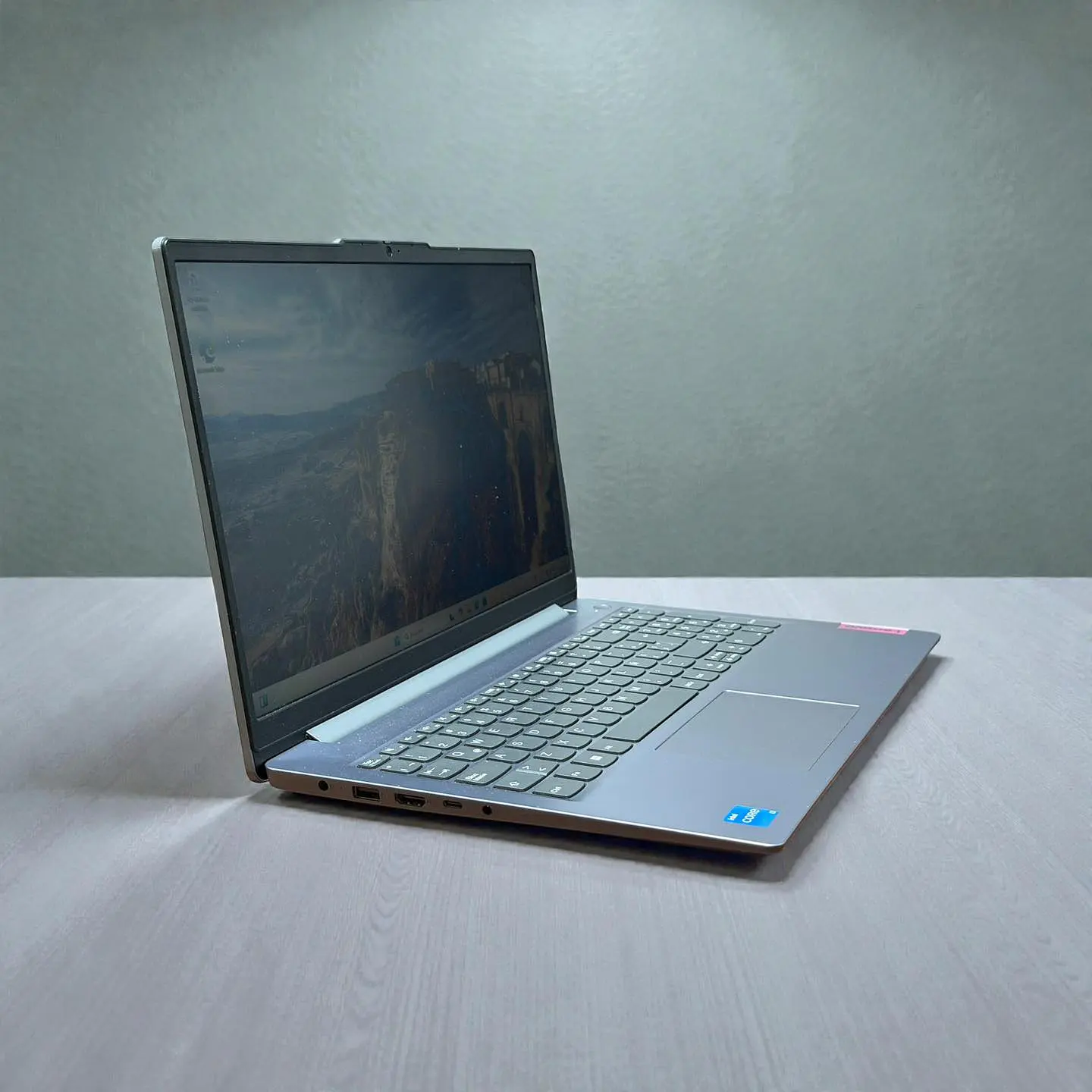Lenovo ideapad Slim 3 / i3-N305 / 8GB RAM / 256GB SSD / Pantalla 15,6 FHD 1