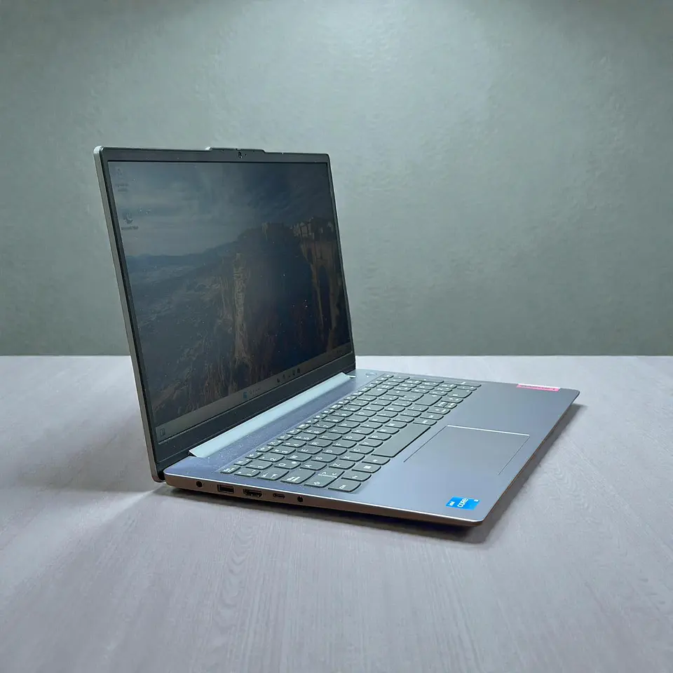 Lenovo ideapad Slim 3 / i3-N305 / 8GB RAM / 256GB SSD / Pantalla 15,6 FHD 1