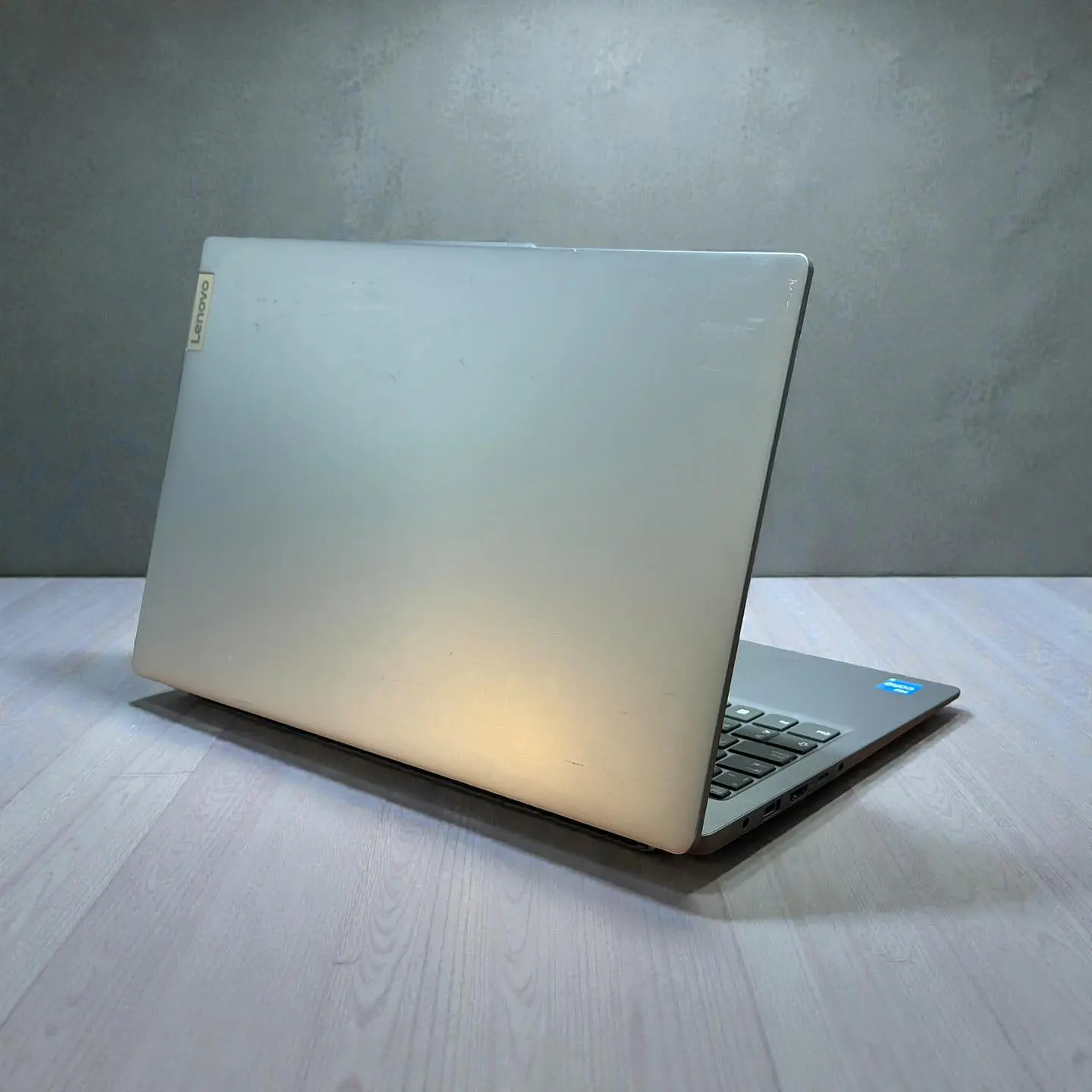 Lenovo ideapad Slim 3 / i3-N305 / 8GB RAM / 256GB SSD / Pantalla 15,6 FHD 2