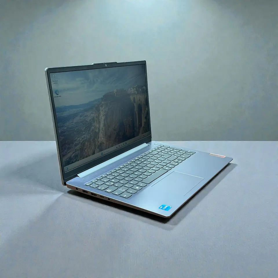 Lenovo ideapad Slim 3 / i3-N305 / 8GB RAM / 256GB SSD / Pantalla 15,6 FHD 4