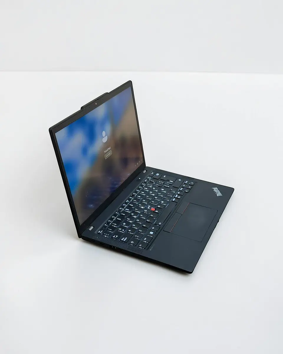 Lenovo Thinkpad X13 Gen 4 / i7-1365U / 1TB SSD / 16GB RAM / Pantalla 13,3 FHD 7