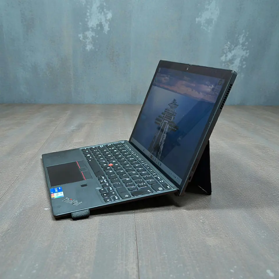 Lenovo Thinkpad X12 Detachable Gen 1 / i5-1135G7 / 8GB RAM / 512GB SSD / Pantalla 12,5 FHD Touch Convertible 1