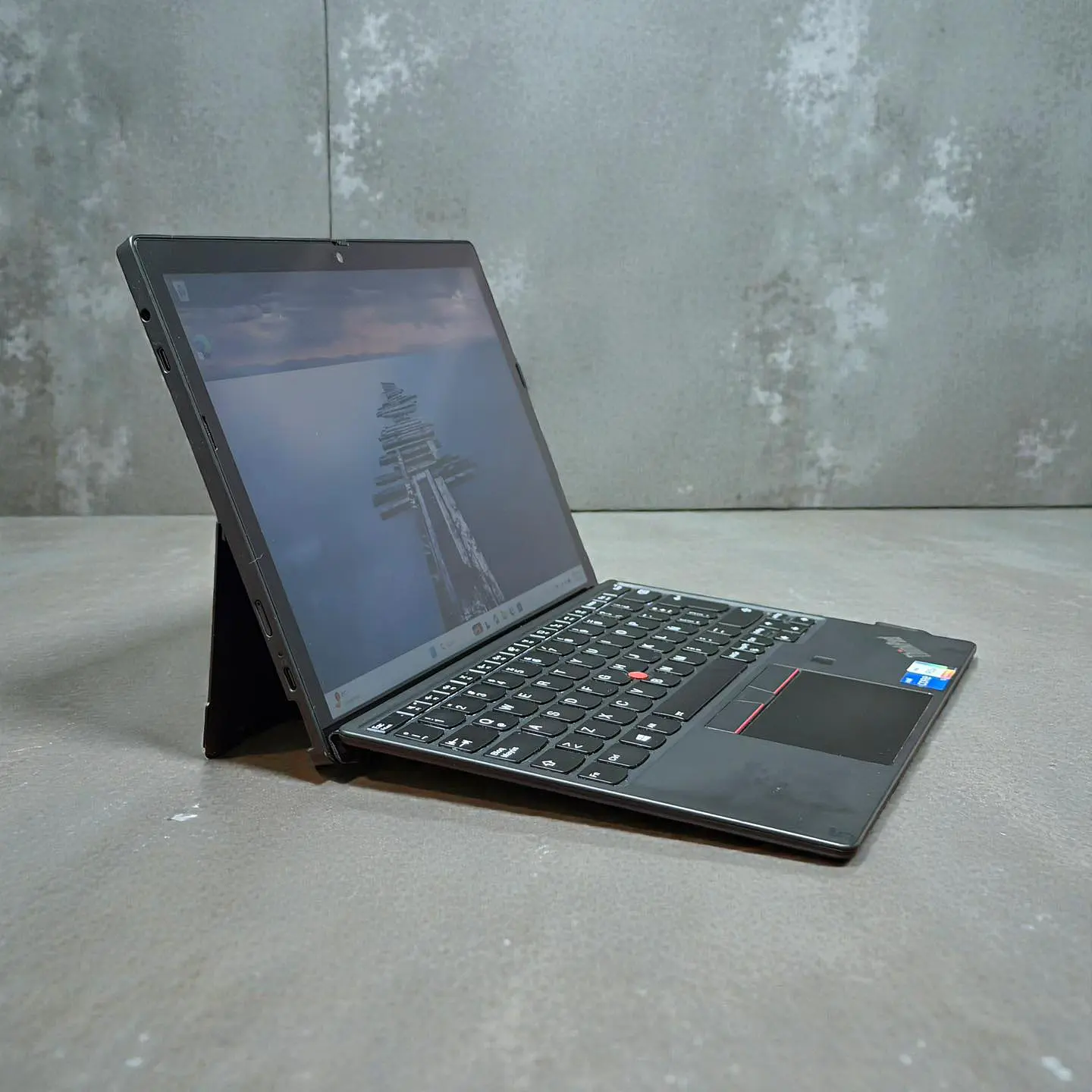 Lenovo Thinkpad X12 Detachable Gen 1 / i5-1135G7 / 8GB RAM / 512GB SSD / Pantalla 12,5 FHD Touch Convertible 3