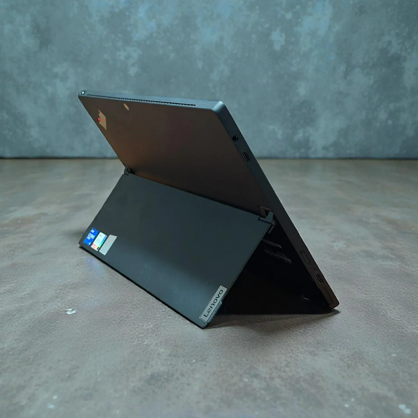 Lenovo Thinkpad X12 Detachable Gen 1 / i5-1140G7 / 16GB RAM / 512GB SSD / Pantalla 12,5 FHD Touch Convertible 5