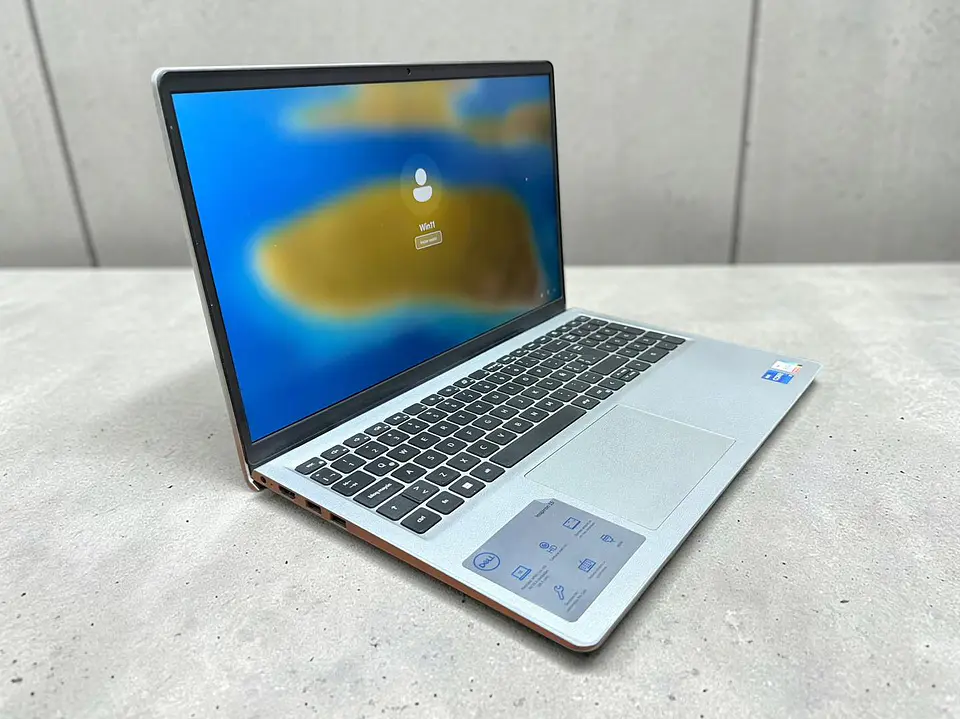 Dell Inspiron 15 3520 / i7-1255U / 16GB RAM / 512GB SSD / Pantalla 15,6 Full HD 4