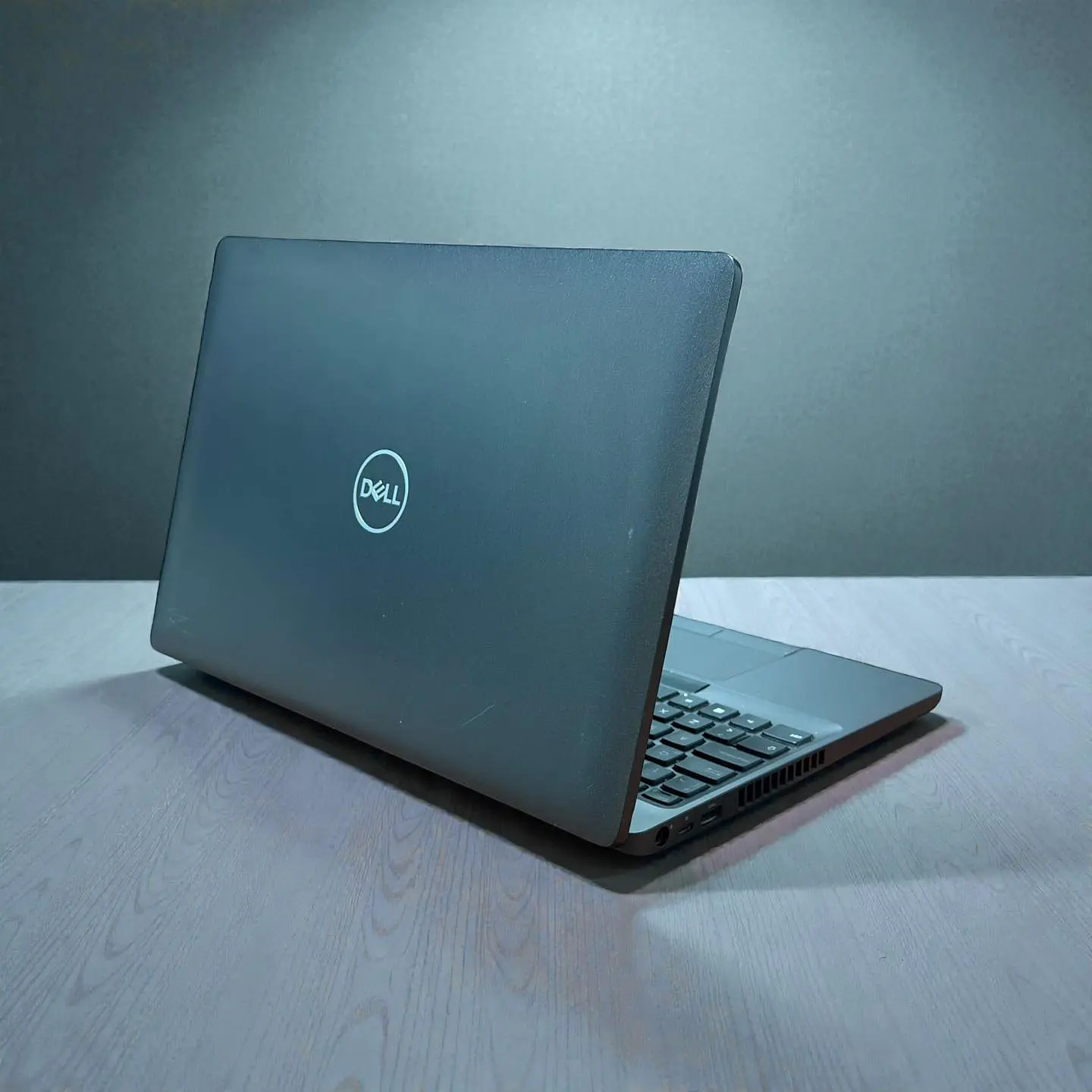 Dell latitude 5500 / i5-8365U / 8GB RAM / 256GB SSD / Pantalla 15,6 Full HD TOUCH 2
