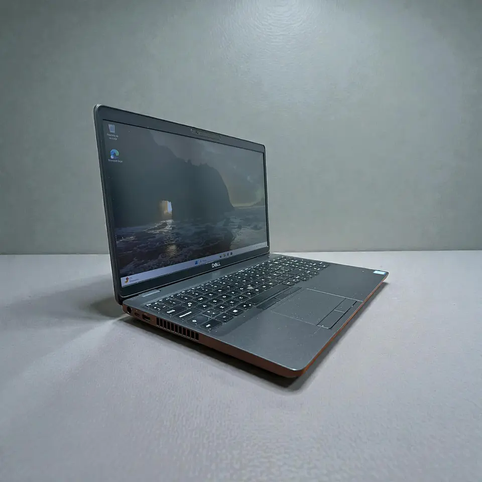 Dell latitude 5500 / i5-8365U / 8GB RAM / 256GB SSD / Pantalla 15,6 Full HD TOUCH 5