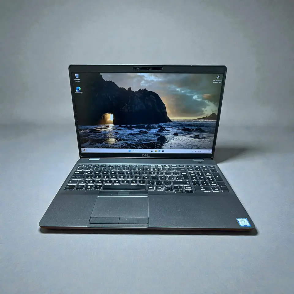 Dell latitude 5500 / i5-8365U / 8GB RAM / 256GB SSD / Pantalla 15,6 Full HD TOUCH 7