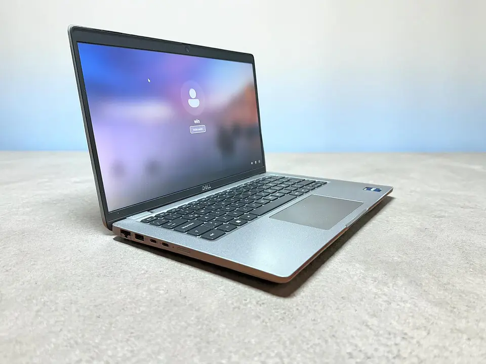 Dell latitude 5440 / i7-1370P / 16GB RAM / 512GB SSD / Pantalla 14 FHD 7
