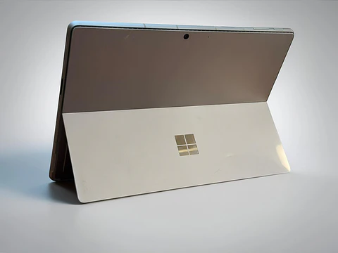 Surface 11 Pro / Snpadragon X Elite / 16GB RAM / 512G BSSD / Pantalla 13 Oled Touch y convertible