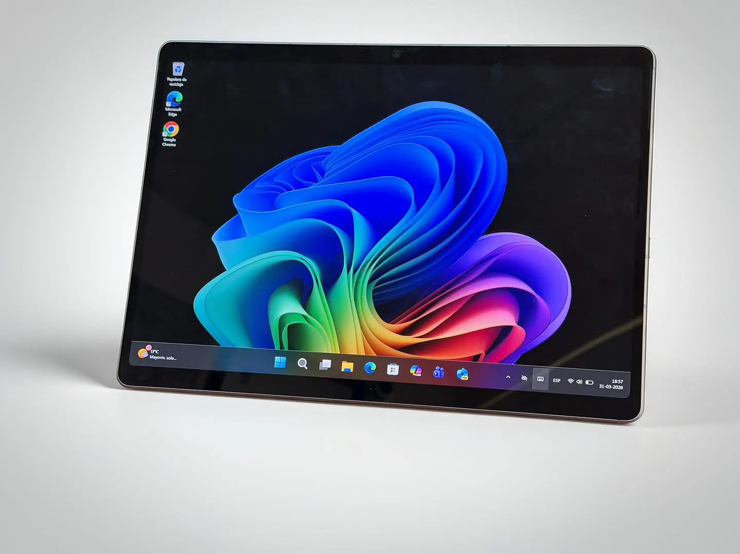 Surface 11 Pro / Snpadragon X Elite / 16GB RAM / 512G BSSD / Pantalla 13 Oled Touch y convertible 4