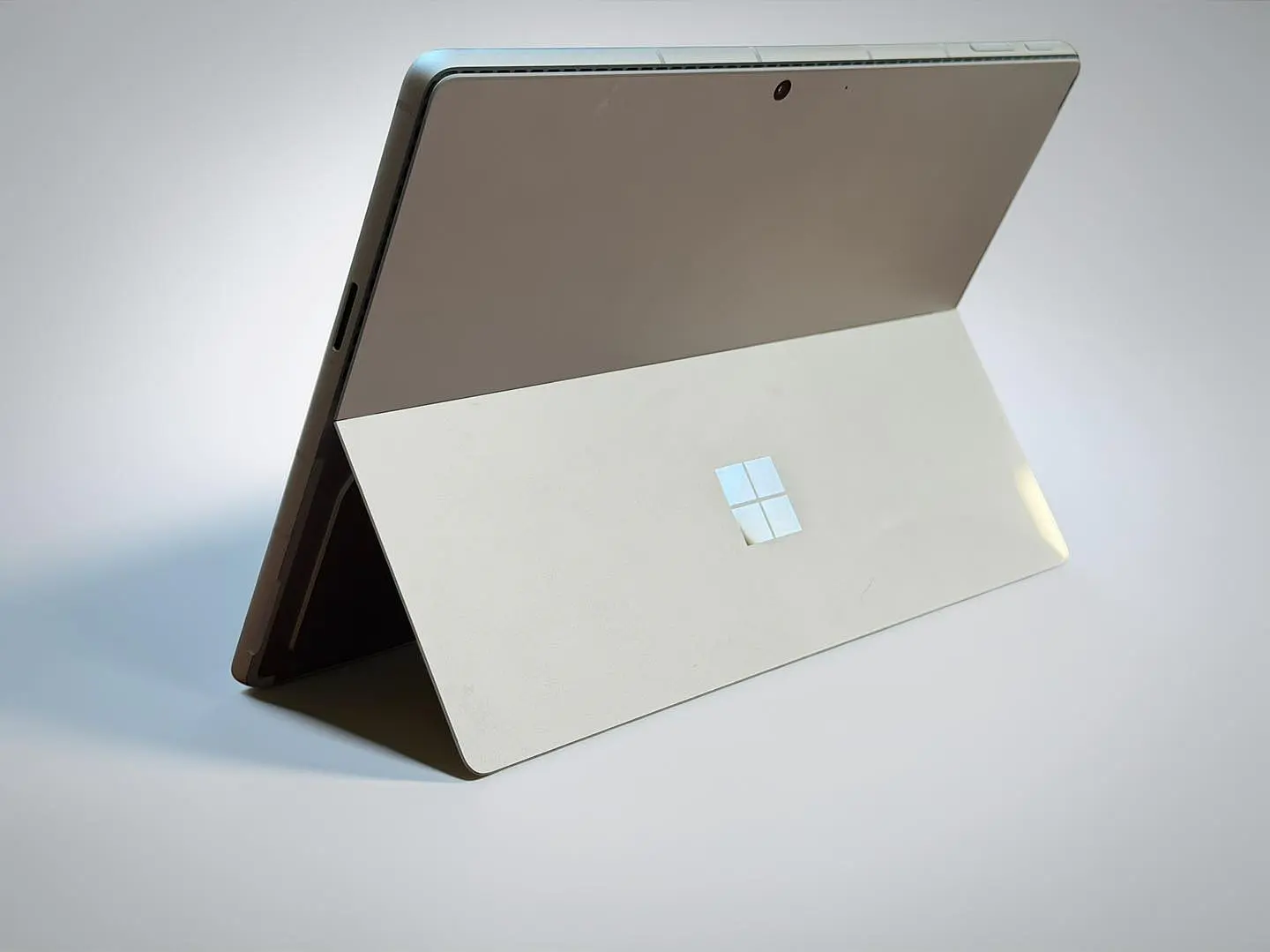Surface 11 Pro / Snpadragon X Elite / 16GB RAM / 512G BSSD / Pantalla 13 Oled Touch y convertible 5