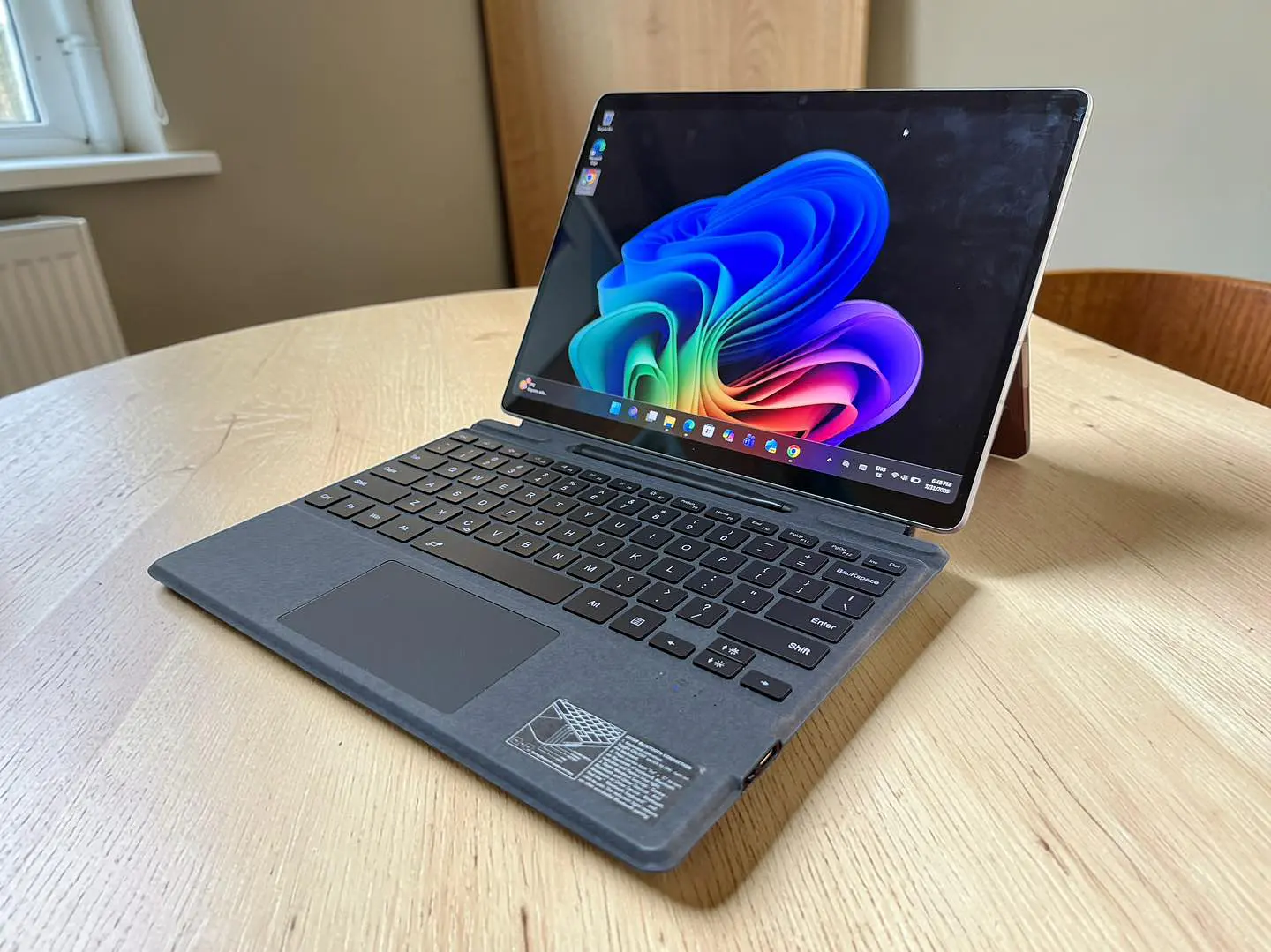 Surface 11 Pro / Snpadragon X Elite / 16GB RAM / 512G BSSD / Pantalla 13 Oled Touch y convertible 2