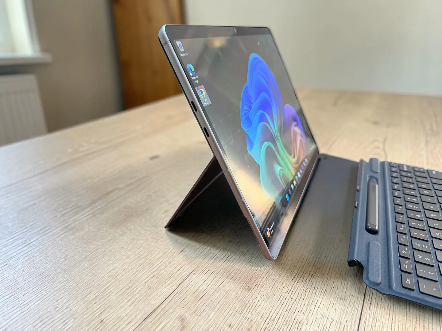 Surface 11 Pro / Snpadragon X Elite / 16GB RAM / 512G BSSD / Pantalla 13 Oled Touch y convertible 6