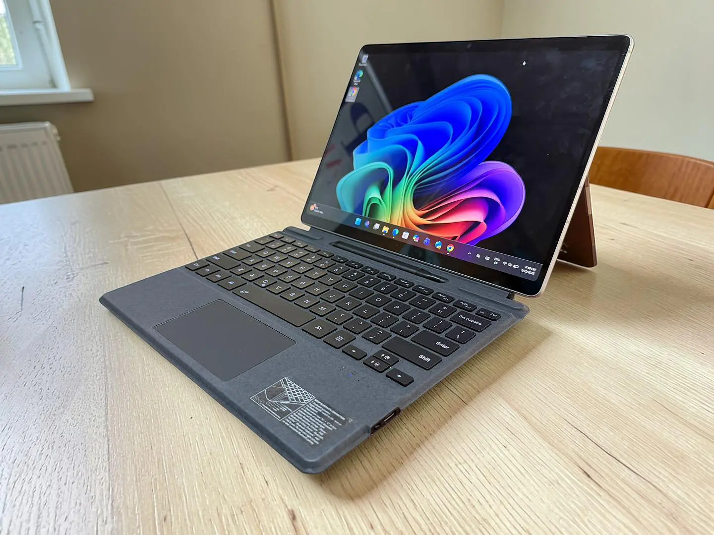 Surface 11 Pro / Snpadragon X Elite / 16GB RAM / 512G BSSD / Pantalla 13 Oled Touch y convertible 7