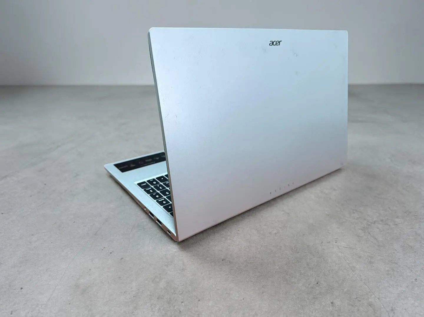 Acer Lite 15 / AMD Ryzen 7 5825U / 32GB RAM / Pantalla 15,6 FHD / 512GB SSD 2