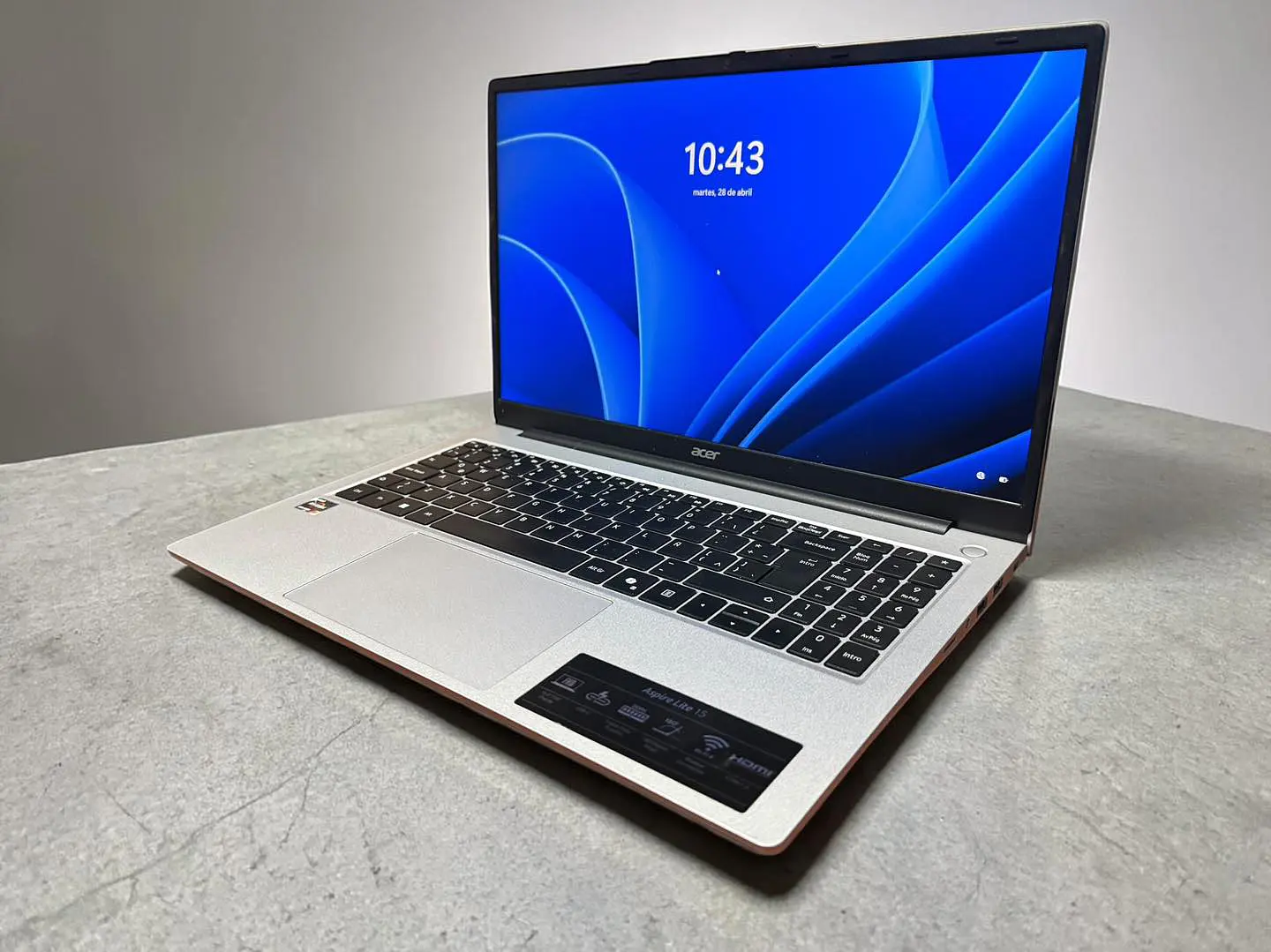 Acer Lite 15 / AMD Ryzen 7 5825U / 32GB RAM / Pantalla 15,6 FHD / 512GB SSD 5