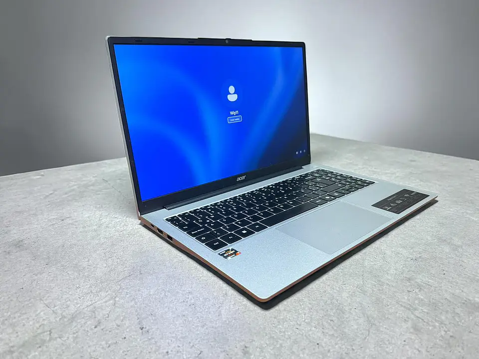 Acer Lite 15 / AMD Ryzen 7 5825U / 32GB RAM / Pantalla 15,6 FHD / 512GB SSD 6